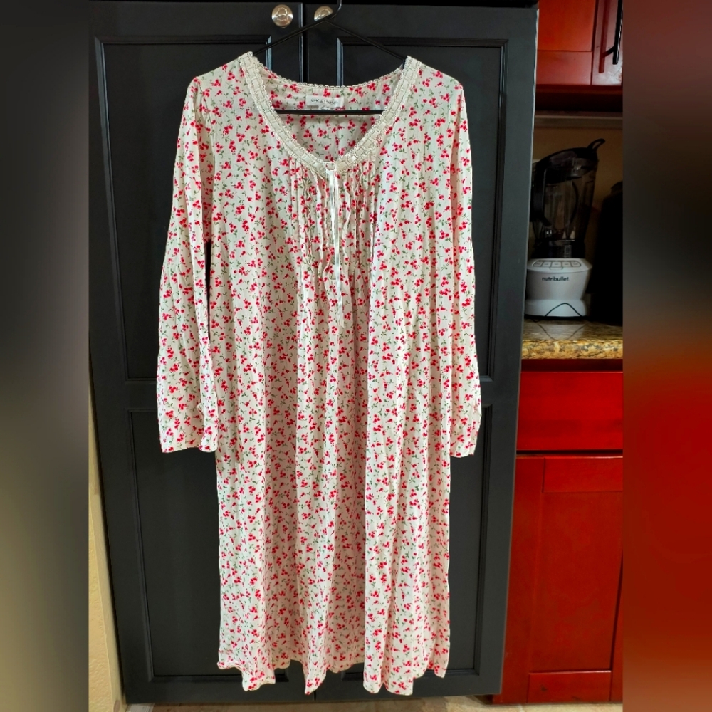 Carole Hockman women's nightgown